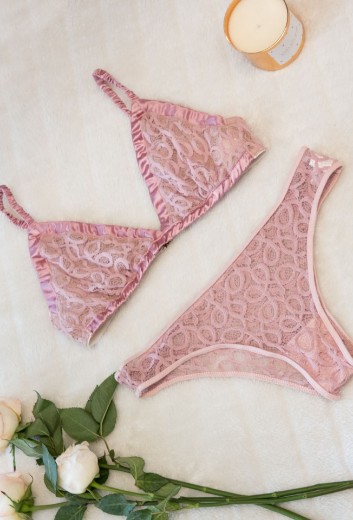 Imagen de Giorgia - Conjunto triángulo de encaje