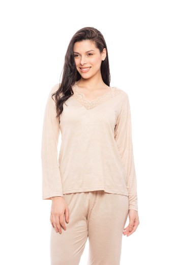 Imagen de Kaia - Pijama largo de modal y encaje