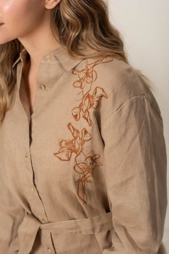 Imagen de Brisa - Vestido Camisero de Lino Bordado Beige